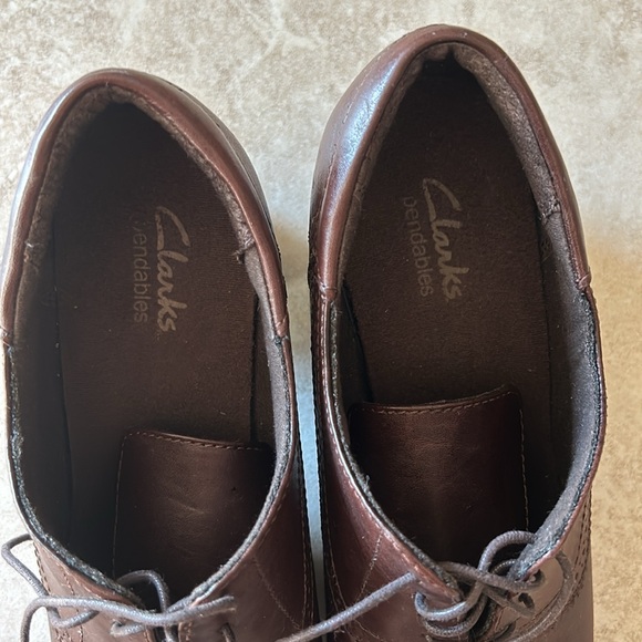 Like new Clarks Bendables Womens Size 8M Lace-up Brown Leather Oxford Heels - Picture 3 of 8